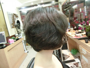 Tóc ngắn bồng bềnh