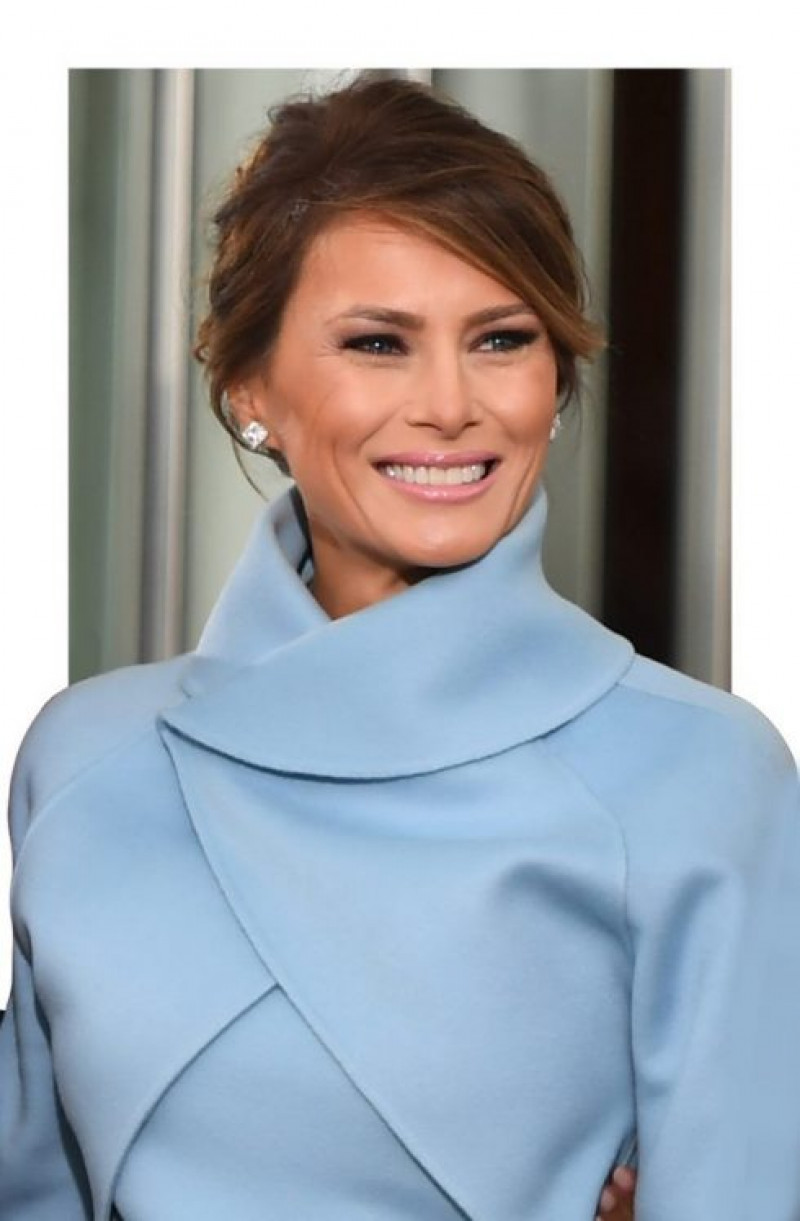 nha tao mau toc melania trump mordechai alvow 02