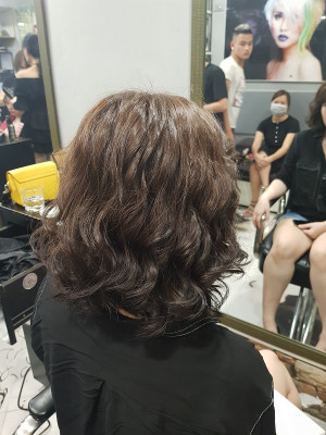 sóng nước ngang vai