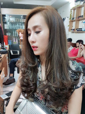 Tóc dài uốn đuôi