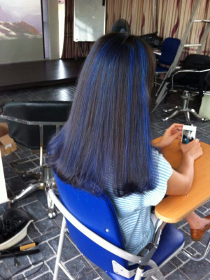 Tóc dài uốn cụp light xanh dương
