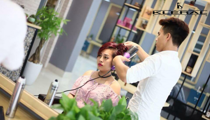 Làm tóc xoăn sóng nước đẹp và duyên dáng tại Salon Đoàn Nguyễn