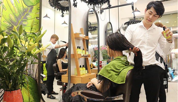 HAIR SALON MẸ ỚT  - “VÌ CUỘC SỐNG CÓ BAO LÂU MÀ HỮNG HỜ”